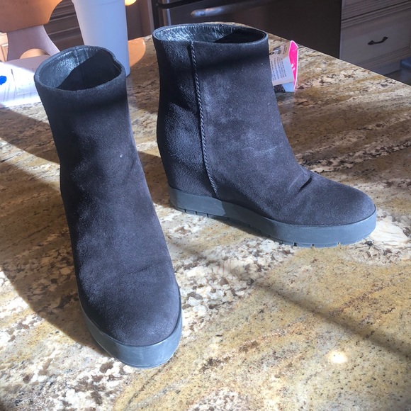 Prada size 5  suede wedge booties. Great condition - Picture 1 of 8
